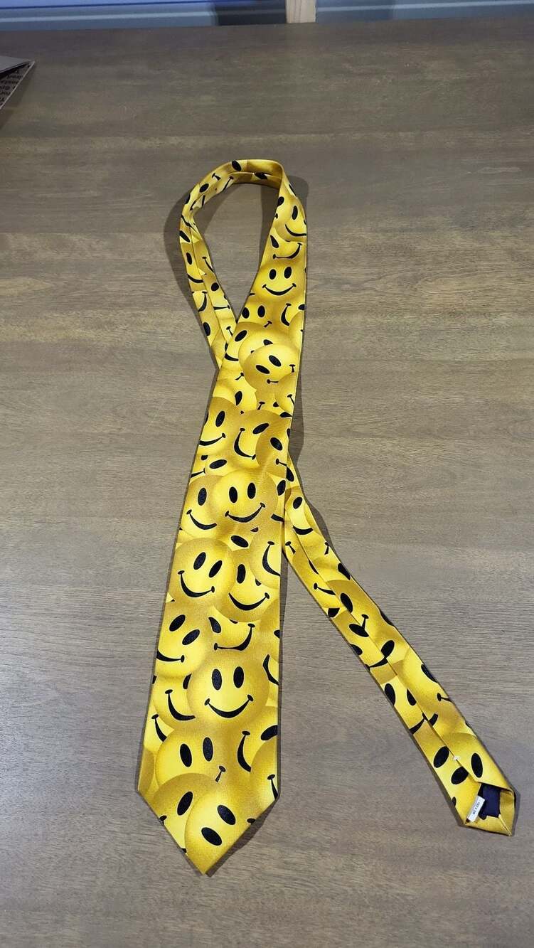 Vibtage 90s Just Smiley Necktie by Ralph Marlin 2981s